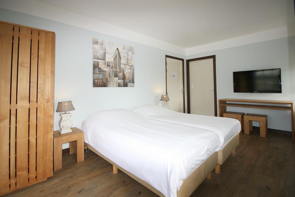 Hotel Strandhotel Dennenbos 3*